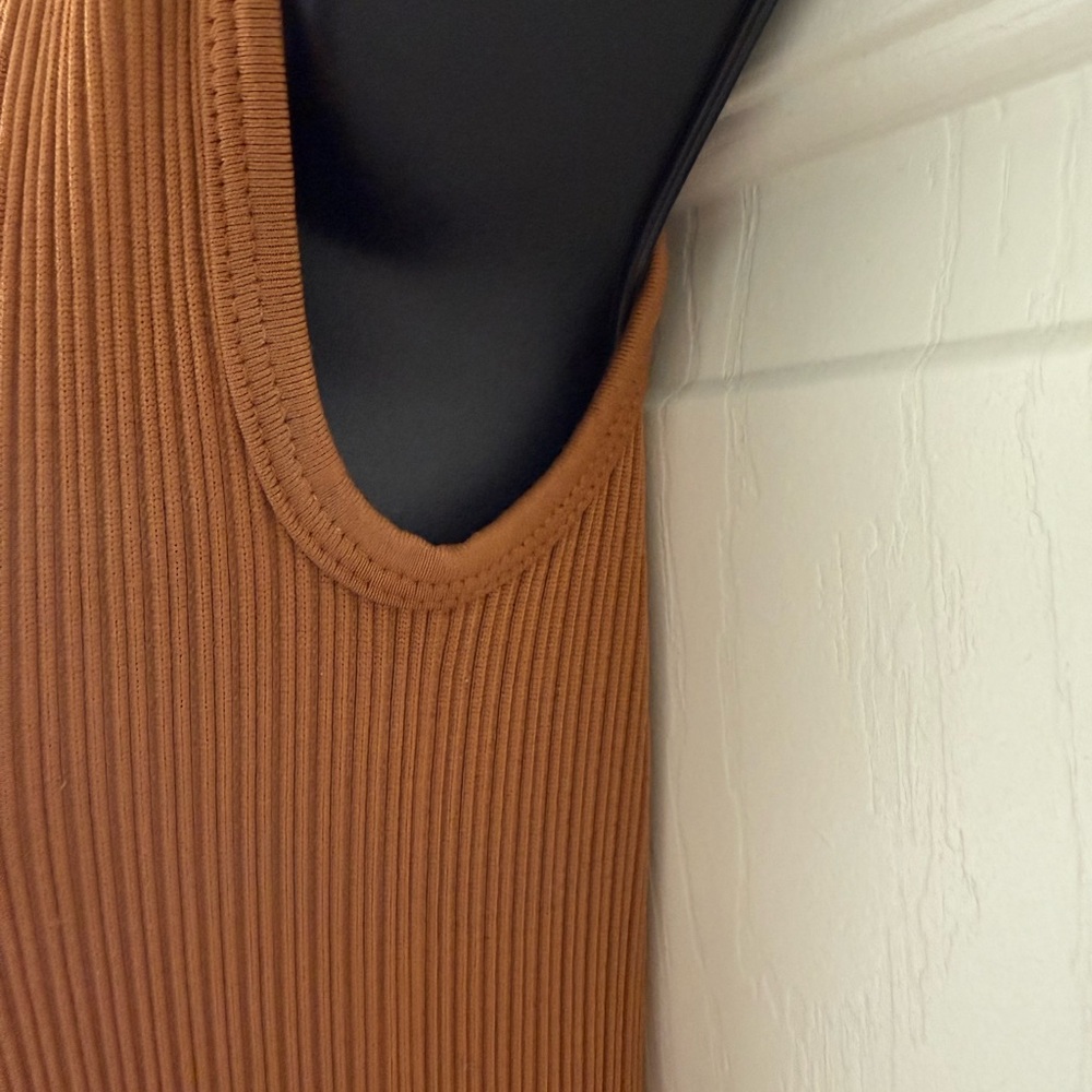 Daisy Tan Ribbed Top - Picture 3 of 5